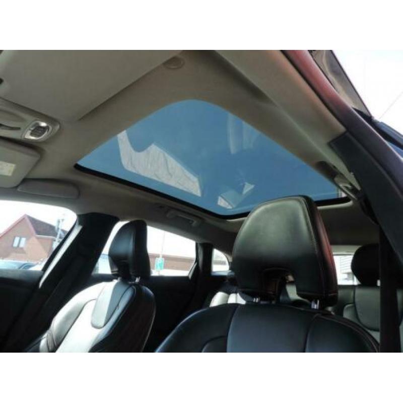 Volvo V40 2.0 D2 Ocean Race Bsn (leer,navi,panodak,xenon)