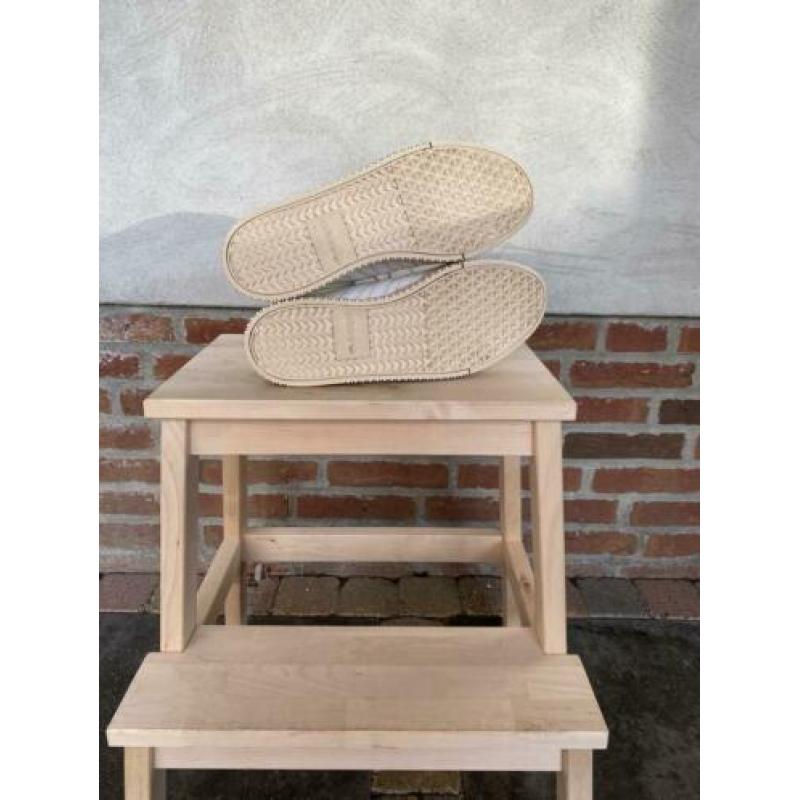 Offwhite sneakers van Adidas in maat 42