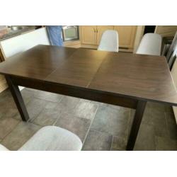 Eettafel uitschuifbaar