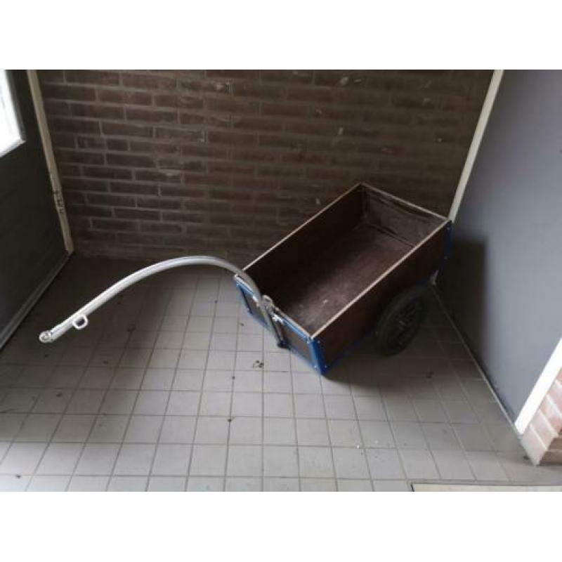 Stevige aanhanger voor achter de fiets.