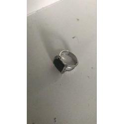 Zilver ring met zirconia en onyx maat 16