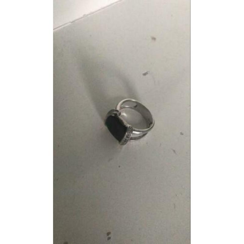 Zilver ring met zirconia en onyx maat 16