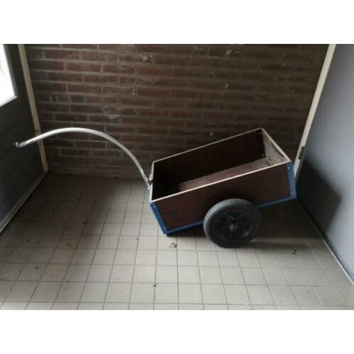 Stevige aanhanger voor achter de fiets.