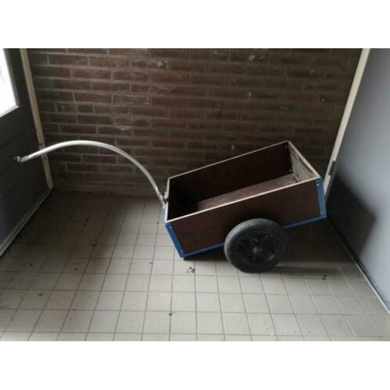 Stevige aanhanger voor achter de fiets.