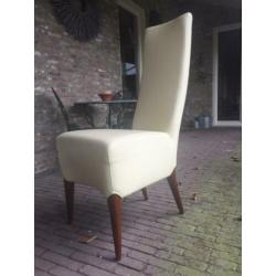 6 roomwitte lederen stoelen. (Echt mooi!).