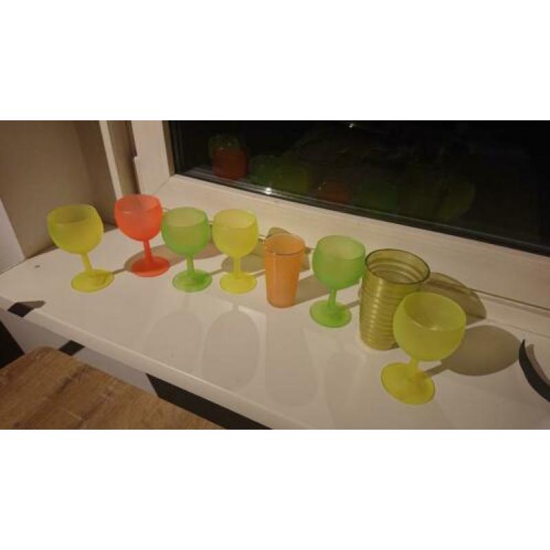 Accessoires voor neon party! Glow in the dark!