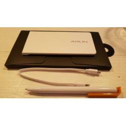 Arun powerbank 0,6 cm dik! 3000 mAh nieuw