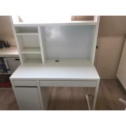 Bureau te koop, in prima staat.