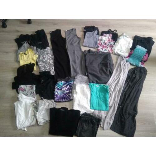 Groot dames kledingpakket maat S totaal 32 stuks