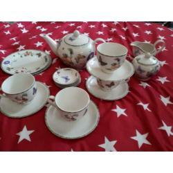 15 delig Janneke Brinkman thee/koffieservies. Nieuw