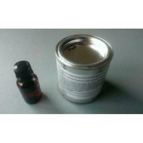 Hypalon lijm voor rubberboten. Blik 240 gr. € 23,95.