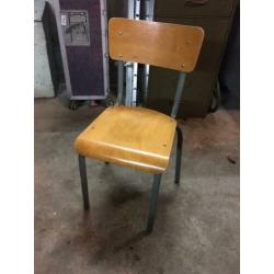 Vintage school stoel voor kind van 8-12