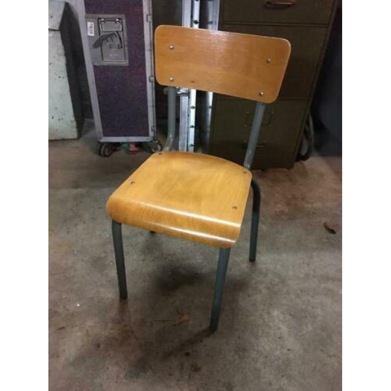 Vintage school stoel voor kind van 8-12