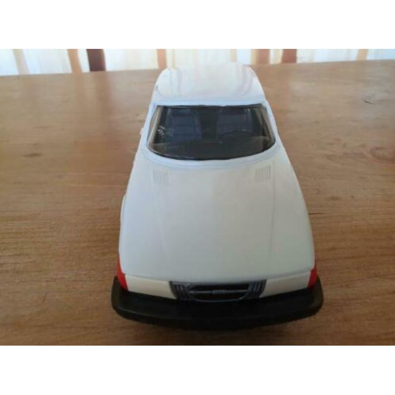 Stahlberg Saab 900 turbo plastik wit 1:20 1982