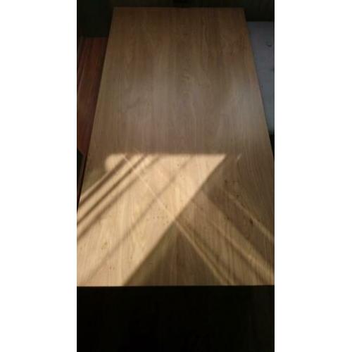 Mooi salontafel.