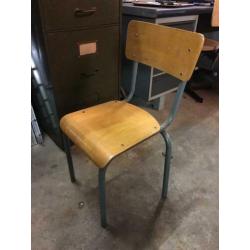 Vintage school stoel voor kind van 8-12
