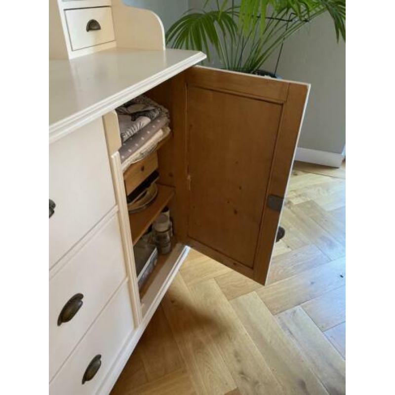 Leuk wit grenen dressoir