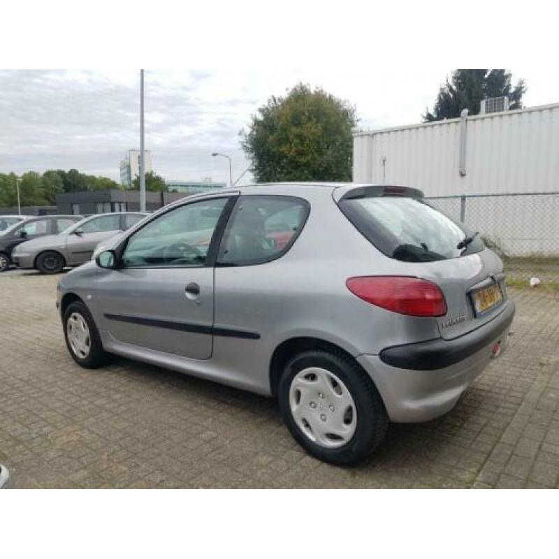 Peugeot 206 1.4 XR,Met nieuw APK