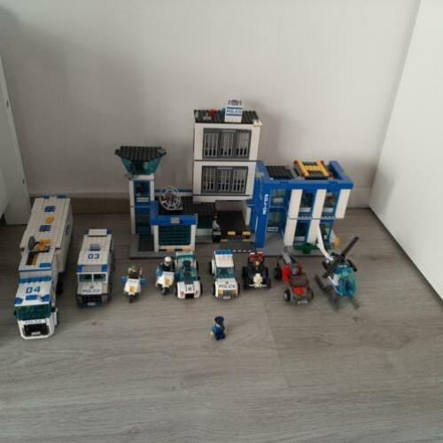 compleet politiebureau met bouwtekeningen.