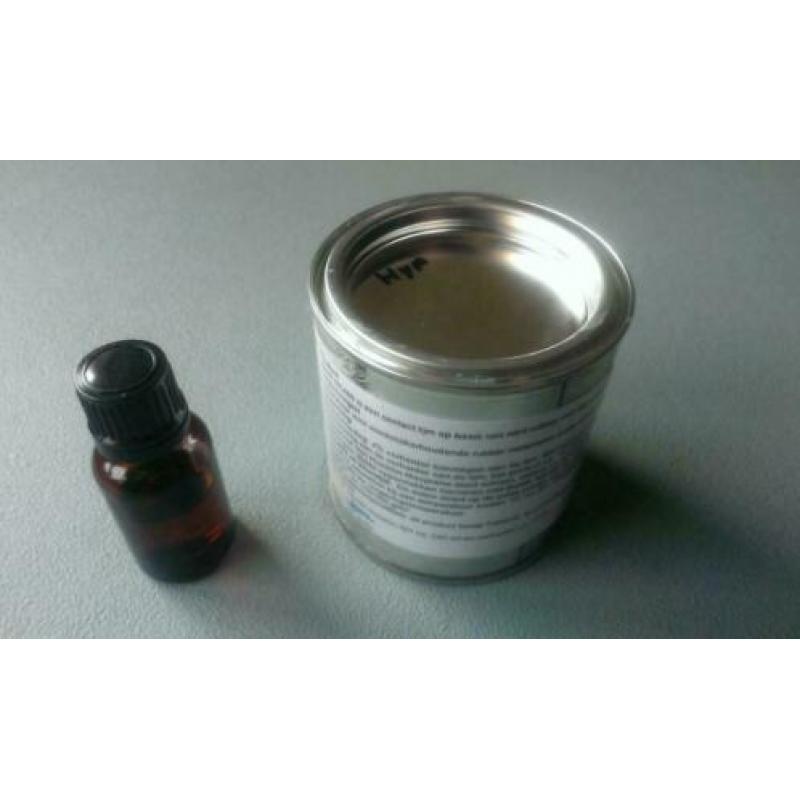 Hypalon lijm voor rubberboten. Blik 240 gr. € 23,95.
