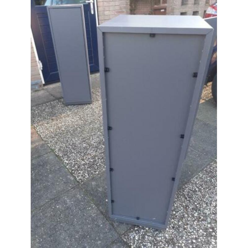 Twee Ikea kasten in grijs, nauwelijks gebruikt