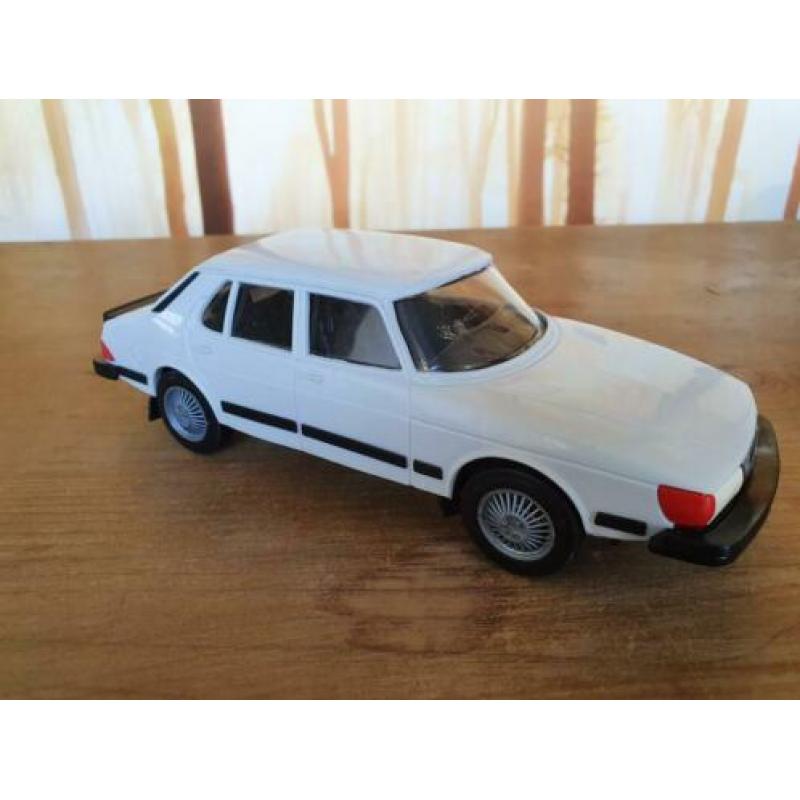 Stahlberg Saab 900 turbo plastik wit 1:20 1982
