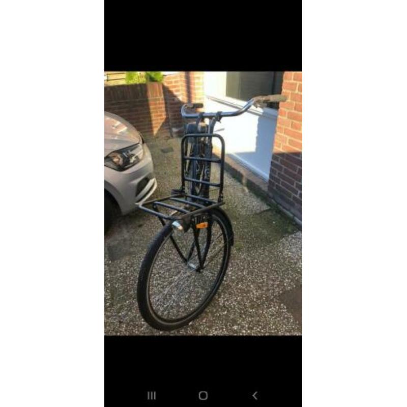 Leuke zwarte oma fiets