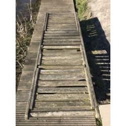 Ligbed hout verstelbaar met tafeltje opknapper