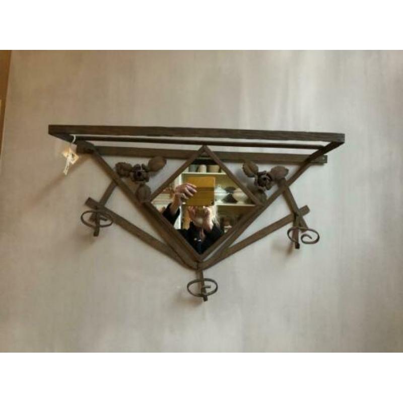 Antieke metalen kapstok