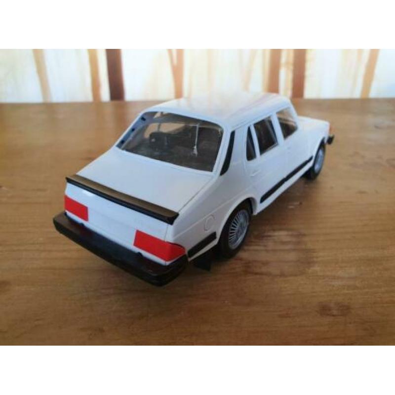 Stahlberg Saab 900 turbo plastik wit 1:20 1982