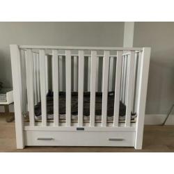 Bopita box met lade en Koeka boxkleed