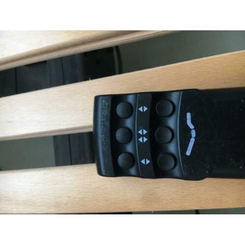 Elektrisch bed, verstelbaar 90x210, 2x beschikbaar.