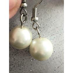 Witte parel oorbellen