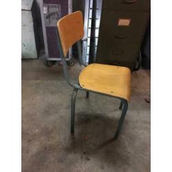 Vintage school stoel voor kind van 8-12
