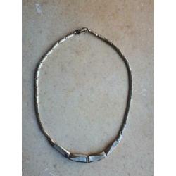 elegante zilveren ketting met grote parelmoer hanger