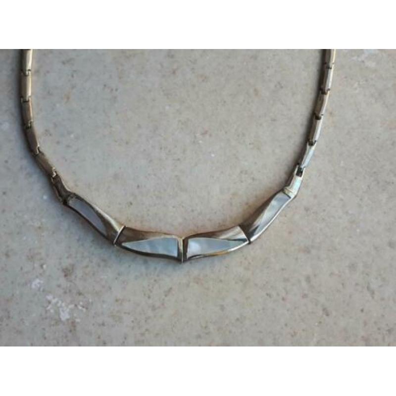 elegante zilveren ketting met grote parelmoer hanger