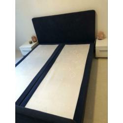 2-persoons bed + matrassen + nachtkastjes