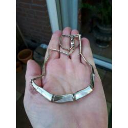 elegante zilveren ketting met grote parelmoer hanger