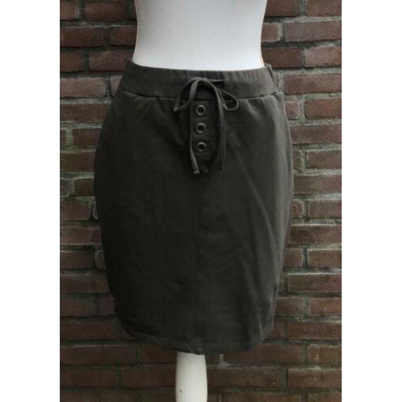 Zoso groen ?? army legergroene rok maat M/38. nieuw