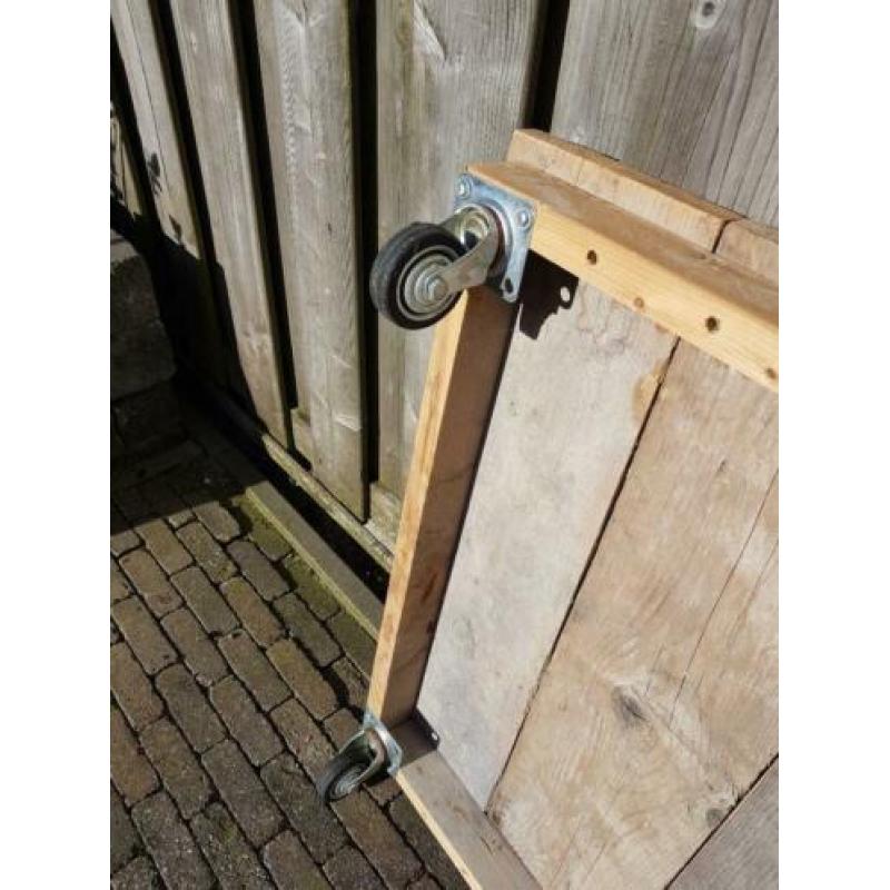 Salontafel steigerhout. MOET WEG