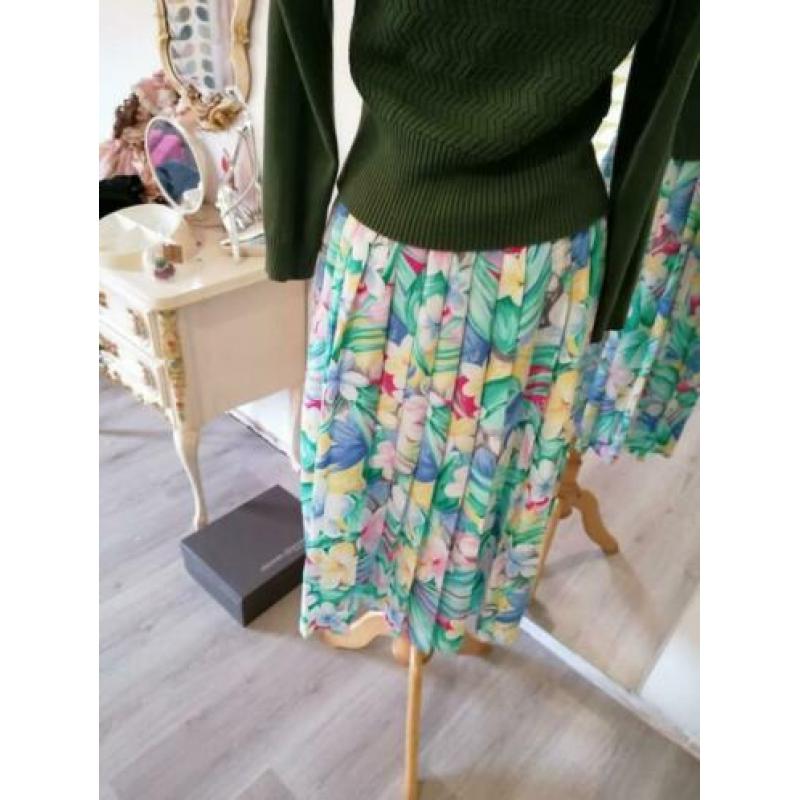 Wow to go vestje, vintage rokjes, leuke retro zomerse items,