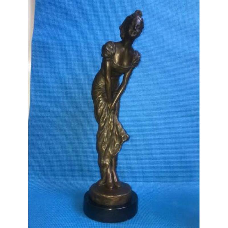 Bronzen beeld naar Eugene Lancere