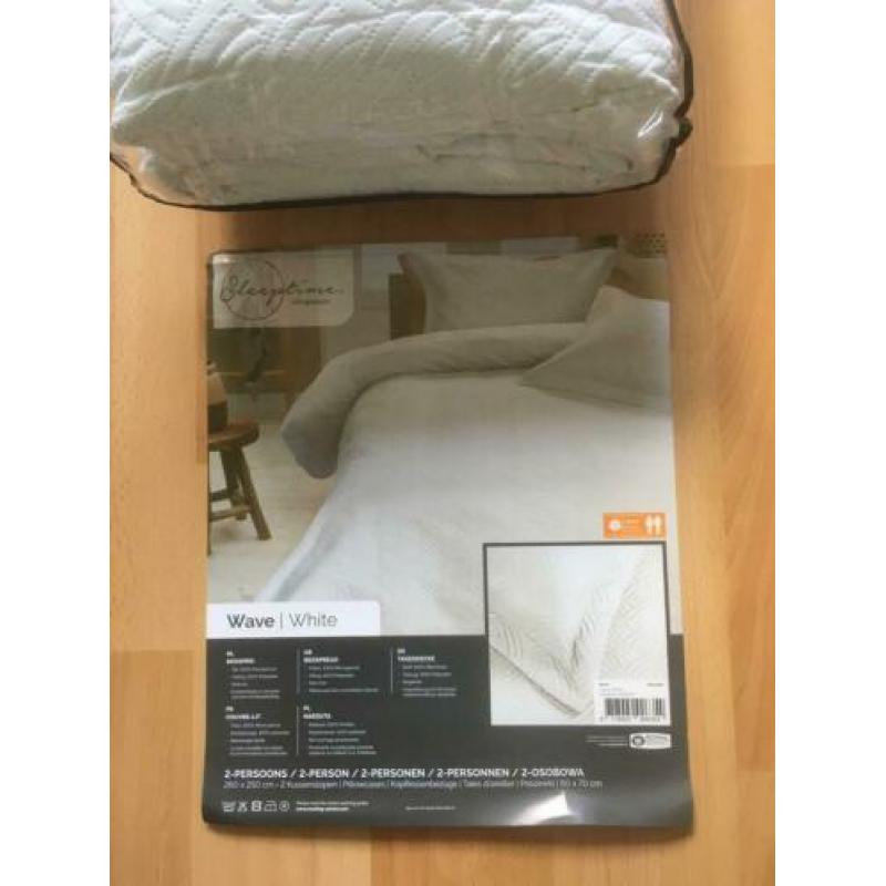 Nieuwe Witte Sprei + 2 Slopen
