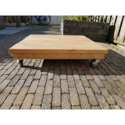 Salontafel steigerhout. MOET WEG