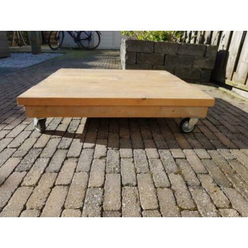Salontafel steigerhout. MOET WEG