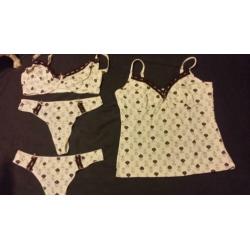 Mooie Lingeriesetjes en Luxe Slaapsets