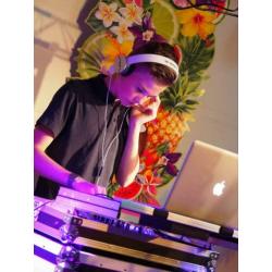Dj milan hier te boeken!(draait techno bunker)!