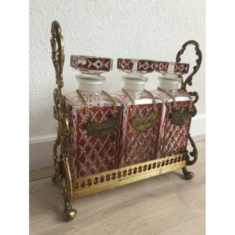 3 boheems karaffen met koper tantalus