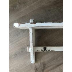 Leuke witte kapstok / wandplank