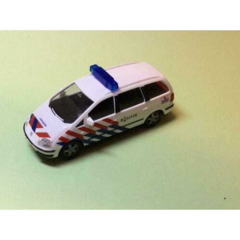 Politie 1:87 VW Sharan Limburg zuid van AWM